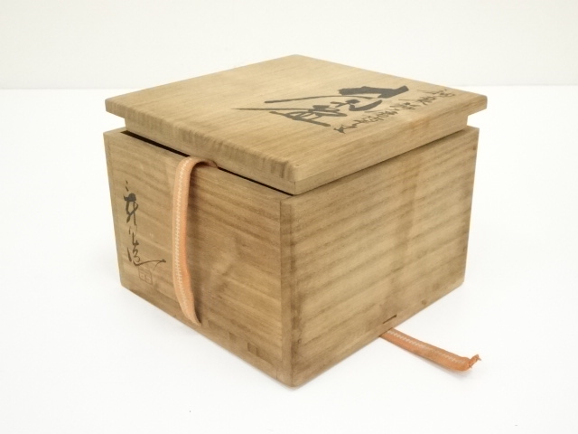 道具 ] - 道具 伊豆蔵寿郎造 釉裏紅唐草茶碗（共箱） | ネットショップ